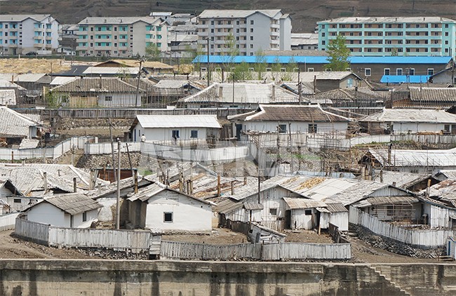 中国側から撮影した恵山市